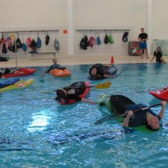 Übungen beim Workshop im Wasser