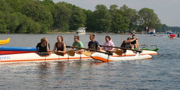 Das 6er Jugend Team im Outrigger auf dem Tegeler See